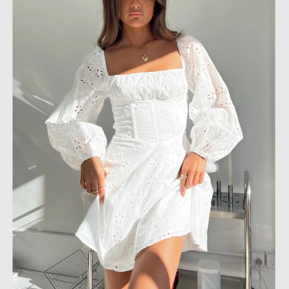 ⭐️ Barrera Eyelet Cottage Coquette Girly Classy Classic Picnic Chic Mini Dress - Picture 3 of 8